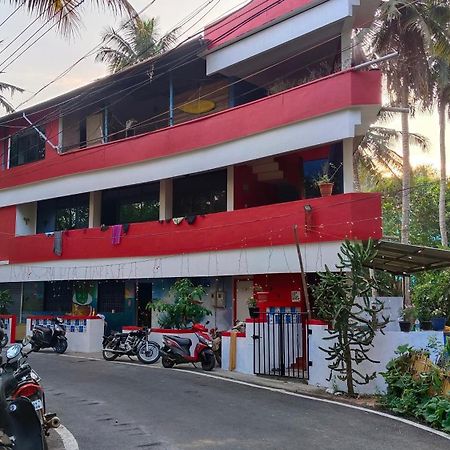 Abhi'S Cafe Avaduthura Kovalam Exterior photo