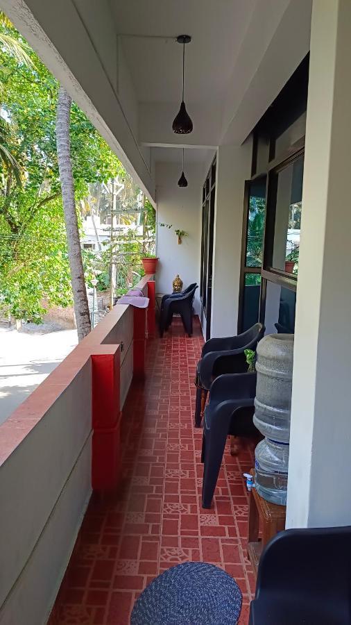 Abhi'S Cafe Avaduthura Kovalam Exterior photo